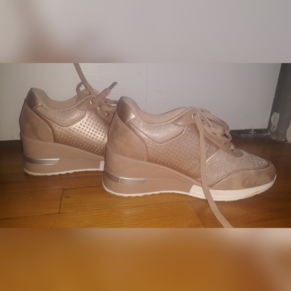 Womens wedge sneaker size 6.5